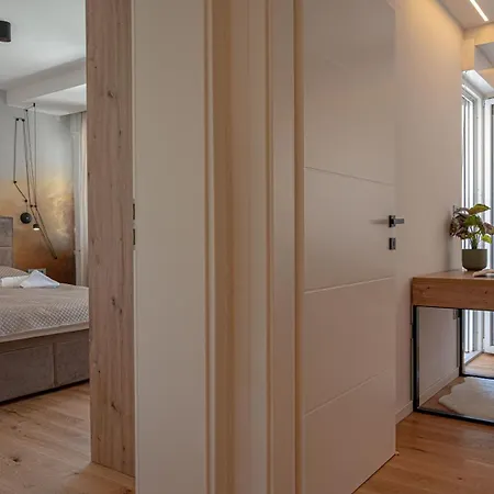 Stylish 10min To The *