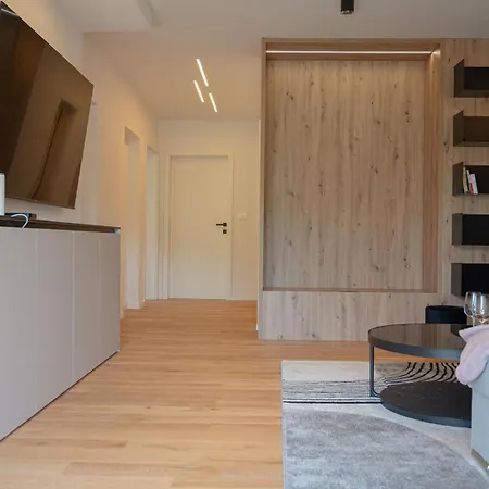 Stylish 10min To The *