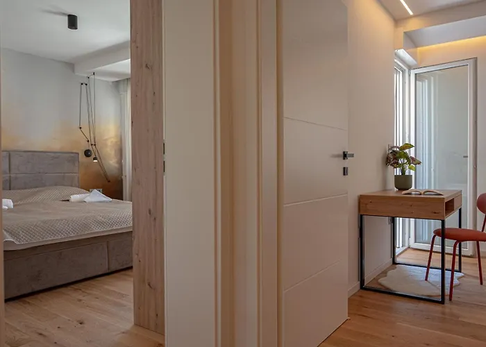 Stylish 10min To The *