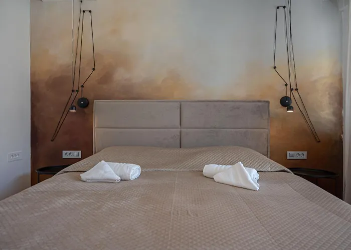 Stylish 10min To The *