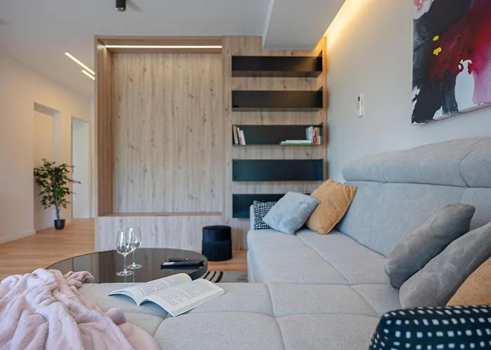 Apartment Stylish 10min To The *