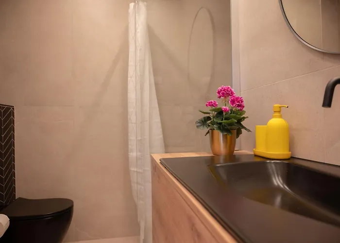 Stylish 10min To The Apartment *