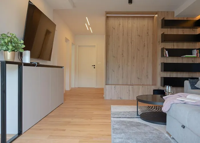 Stylish 10min To The *