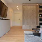 Stylish 10min To The *
