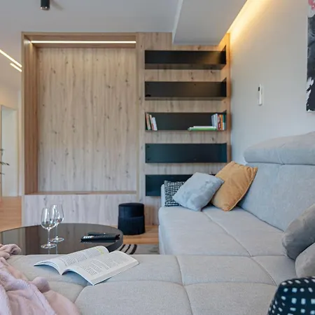 Apartament Stylish 10min To The *